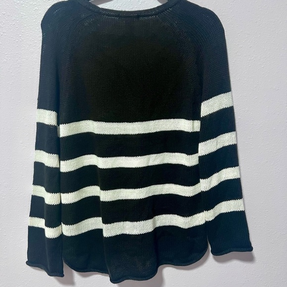 H&M Black and White V-Neck Sweater with Stripes large - Picture 6 of 9